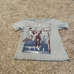 5/$25 Children’s Place T-shirt Size Medium 7/8